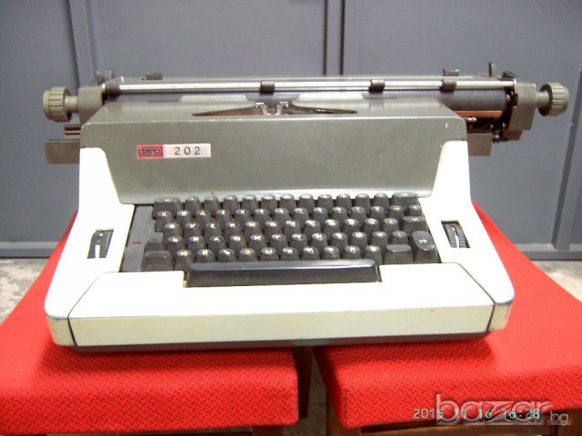 Пишеща машина с дълъг валяк, снимка 2 - Други ценни предмети - 13311019