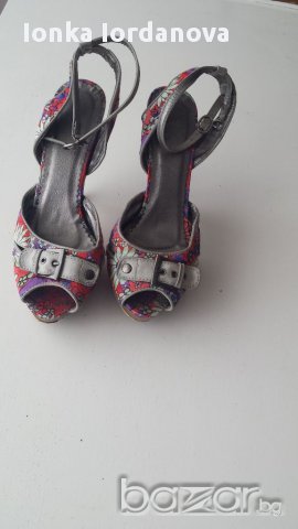 Цветни сандали, номер 38, снимка 2 - Дамски обувки на ток - 17837781