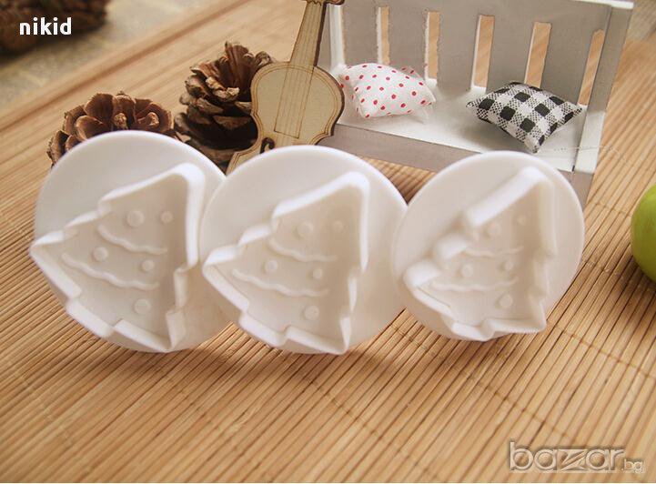 3 бр релефни елха елхички пластмасови форми резци с бутало за фондан сладки соленки и мъфини, снимка 1
