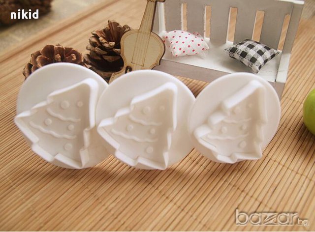 3 бр релефни елха елхички пластмасови форми резци с бутало за фондан сладки соленки и мъфини