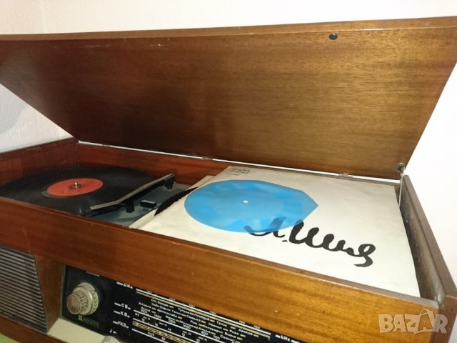 Грамофон и радио Респром А102 от 1971 година, снимка 2 - Антикварни и старинни предмети - 24608213