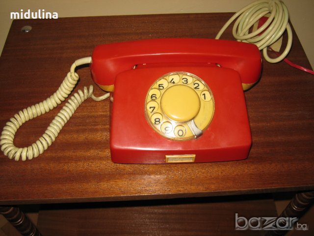 Аналогов телефон червен, снимка 1 - Антикварни и старинни предмети - 18350897