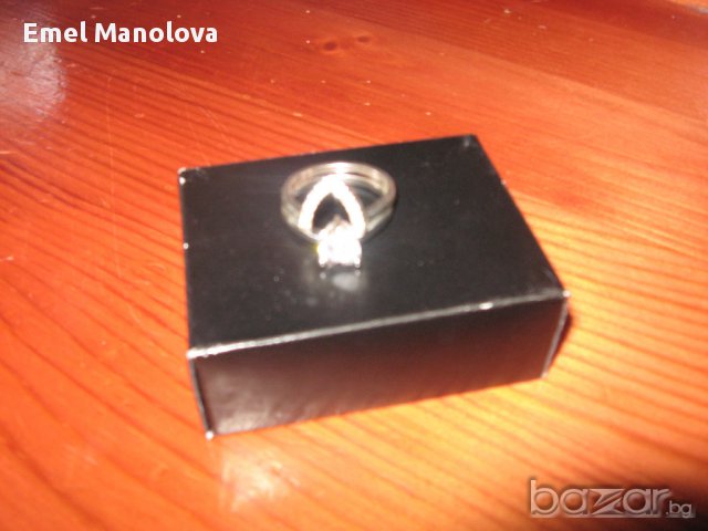 Пръстени от Avon, снимка 2 - Бижутерийни комплекти - 12378351