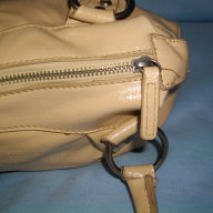 Елегантна лачена чанта, снимка 10 - Чанти - 14223329
