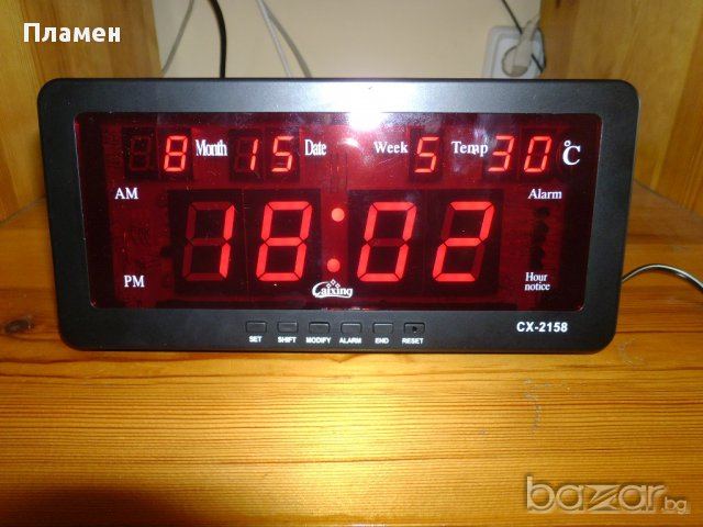 LED електронен часовник  с големи цифри. Показва час, дата и температу