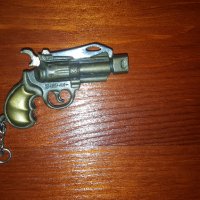 месингов ключодържател пистолет с нож, снимка 1 - Други ценни предмети - 24073099
