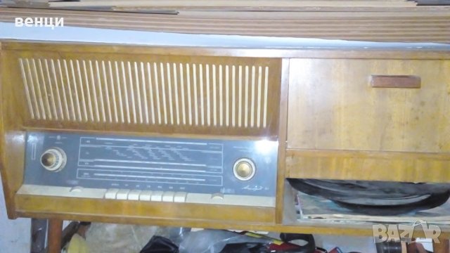 Радио громофон с доста стари плочи  само за ценители, снимка 3 - Антикварни и старинни предмети - 24437311
