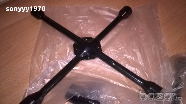 Нов ключ за гуми 35х35см-17/19/21/23мм, снимка 4 - Аксесоари и консумативи - 17592646