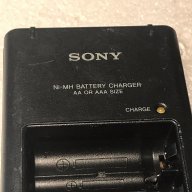 SONY зарядно BC-CS2B (2xAAA,2xAA,1,4V,400/160mAh), снимка 2 - Друга електроника - 17235450