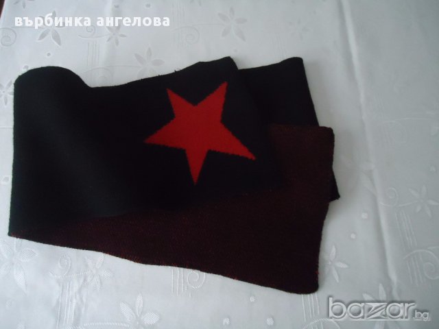 Уникален вълнен шал с червена звезда в единият край, снимка 3 - Шапки - 17051121