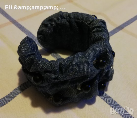 Дънкова гривна с черни перли, снимка 3 - Гривни - 24219264