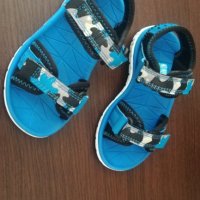 Прекрасни сандалки Clarks, снимка 5 - Детски сандали и чехли - 25887125