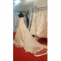 луксозна сватбена булчинска рокля с бижу, снимка 2 - Сватбени рокли - 23915180
