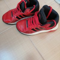 Червени кецове Adidas, снимка 2 - Детски маратонки - 24799209