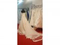 луксозна сватбена булчинска рокля с бижу, снимка 2