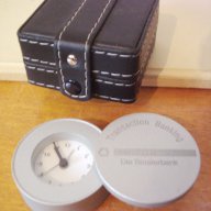 Стар часовник в кутия, снимка 1 - Антикварни и старинни предмети - 14592147