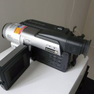 Нова, неизползвана камера Sony Handycam, снимка 1 - Камери - 10818075