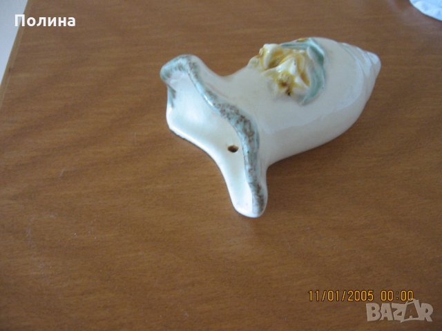Стара порцеланова вазичка за стена, снимка 2 - Антикварни и старинни предмети - 21770219