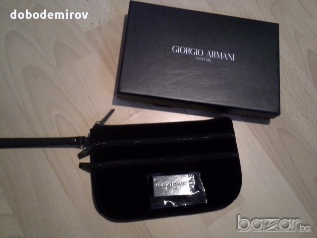 Нова чанта/клъч кадифе Giorgio Armani Velvet Black Wristlet оригинал, снимка 11 - Чанти - 12744741