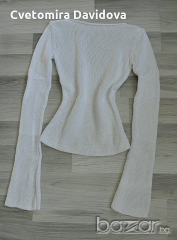 Бял пуловер , снимка 2 - Блузи с дълъг ръкав и пуловери - 19791784