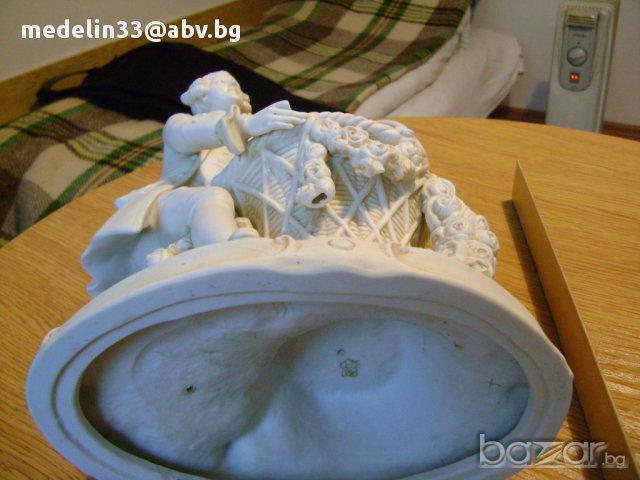 Стара порцеланова ваза 1875 г./hard paste Porcelain Porzellanfabrik Hertwig & Co/, снимка 5 - Антикварни и старинни предмети - 16167170