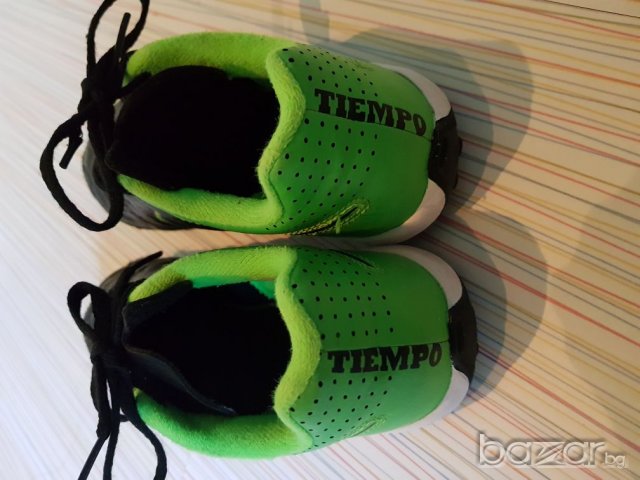 Футболни обувки, снимка 3 - Детски маратонки - 19389775