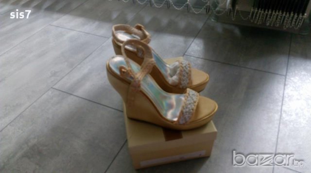 Уникални нови сандали в бежово златно, снимка 2 - Сандали - 11354181