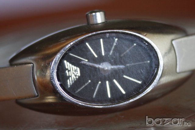 Оригинален дамски часовник Emporio Armani , снимка 2 - Дамски - 7433173