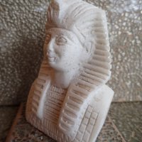 бяла каменна статуетка на Египетска богиня от Асуан, Египет , снимка 2 - Статуетки - 21123626