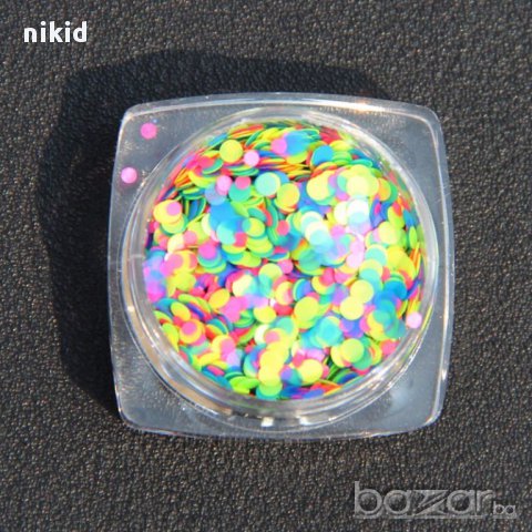 неонови тънки пайети цветни капси  конфети дкорация за нокти маникюр в кутия, снимка 1 - Продукти за маникюр - 15764854