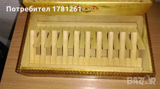 Старинна табакера дървена, снимка 3 - Антикварни и старинни предмети - 22199750