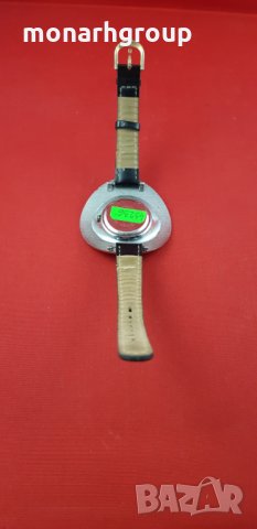 Часовник дамски Calvin Klein, снимка 4 - Дамски - 15555471