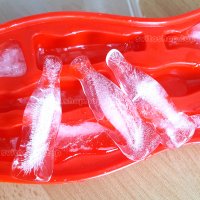 Пластмасова форма за лед с капак бутилки Coca Cola 9 гнезда, снимка 2 - Форми - 26055416