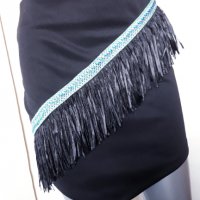 Черна къса пола с ресни С/М, снимка 2 - Поли - 24706748