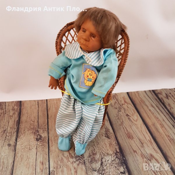 Кукла върху столче, снимка 1