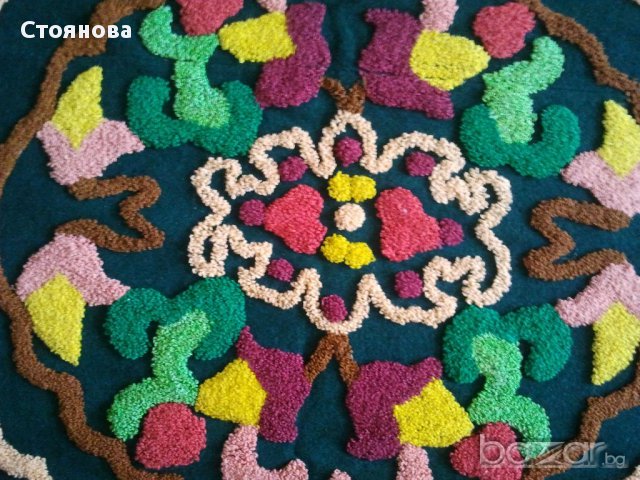 Ръчна изработка върху  вълна с размер 110/190 см. , снимка 3 - Пана - 11445739