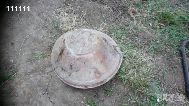 Стар глинен съд от едно време за подквасяван на кисело мляко е