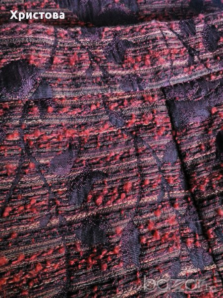 Къса елегантна пола от ефектен релефен плат-с елементи на букле и сатен., снимка 1