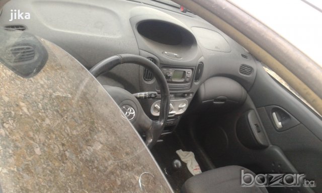 Toyota Yris Verso 1.4D-4D 75кс 2004г на ЧАСТИ, снимка 4 - Автомобили и джипове - 18196292