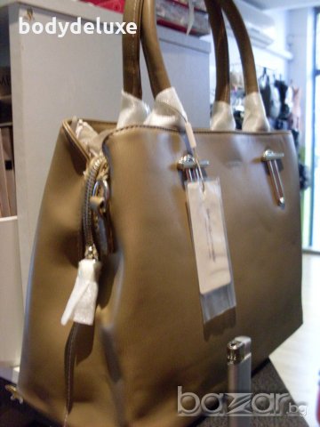 David Jones луксозна бежова чанта, снимка 2 - Чанти - 19634080