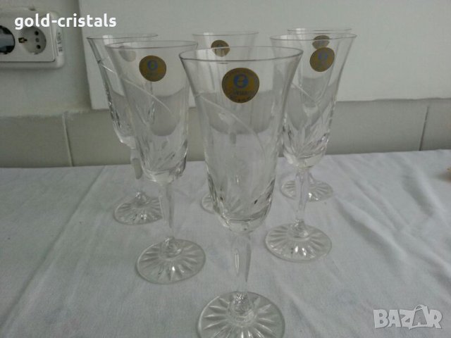 кристални чаши шампанско