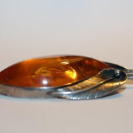 Сребърна висулка с естествен кехлибар, снимка 6 - Колиета, медальони, синджири - 18021237