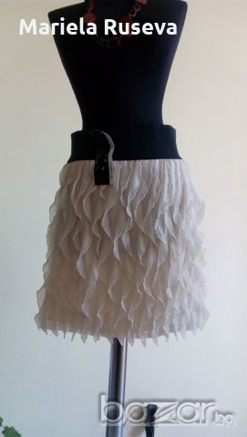 Дамска пола, снимка 2 - Поли - 18760876