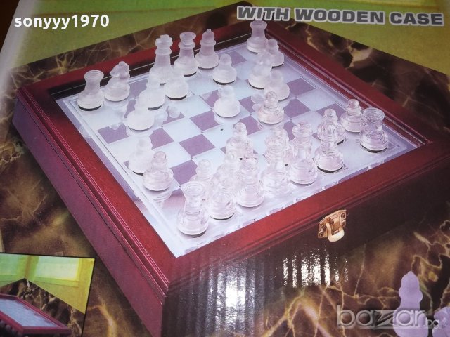 стъклен шах в красива дървена кутия-внос швеицария