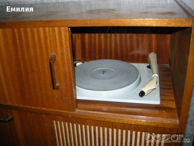 Радио-грамофон шкаф Хармония 103, снимка 3 - Антикварни и старинни предмети - 13514359