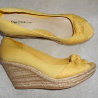 Обувки на платформа  Bershka патешко жълто , снимка 7 - Дамски ежедневни обувки - 21214791