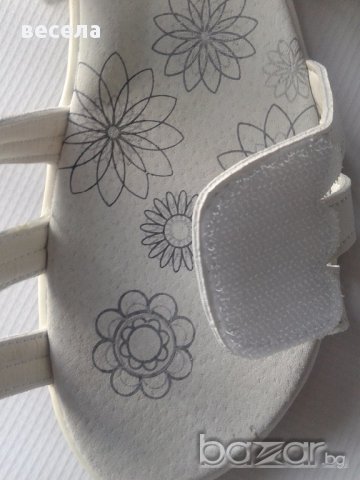 Детски сандали за момиче в бяло със стелка от естествена кожа и лепенки, снимка 4 - Детски сандали и чехли - 10650696
