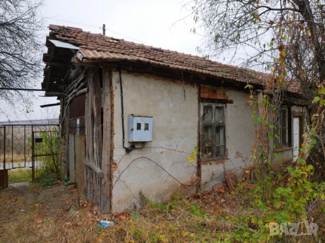 Продават се, две стаи,  гараж и двор граничещ с простор в с. Паскалевец В.Т., снимка 5 - Парцели - 23020047