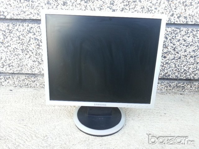 Продавам LCD Tft Monitor Samsung 19"  НАЛИЧЕН, снимка 1 - Монитори - 9377847