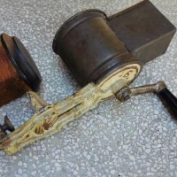 Стара мелничка за ядки  1957 г, снимка 2 - Антикварни и старинни предмети - 20627780